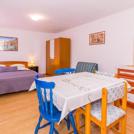 Cozy Apartments Emina Near The Sea Премантура Екстериор снимка