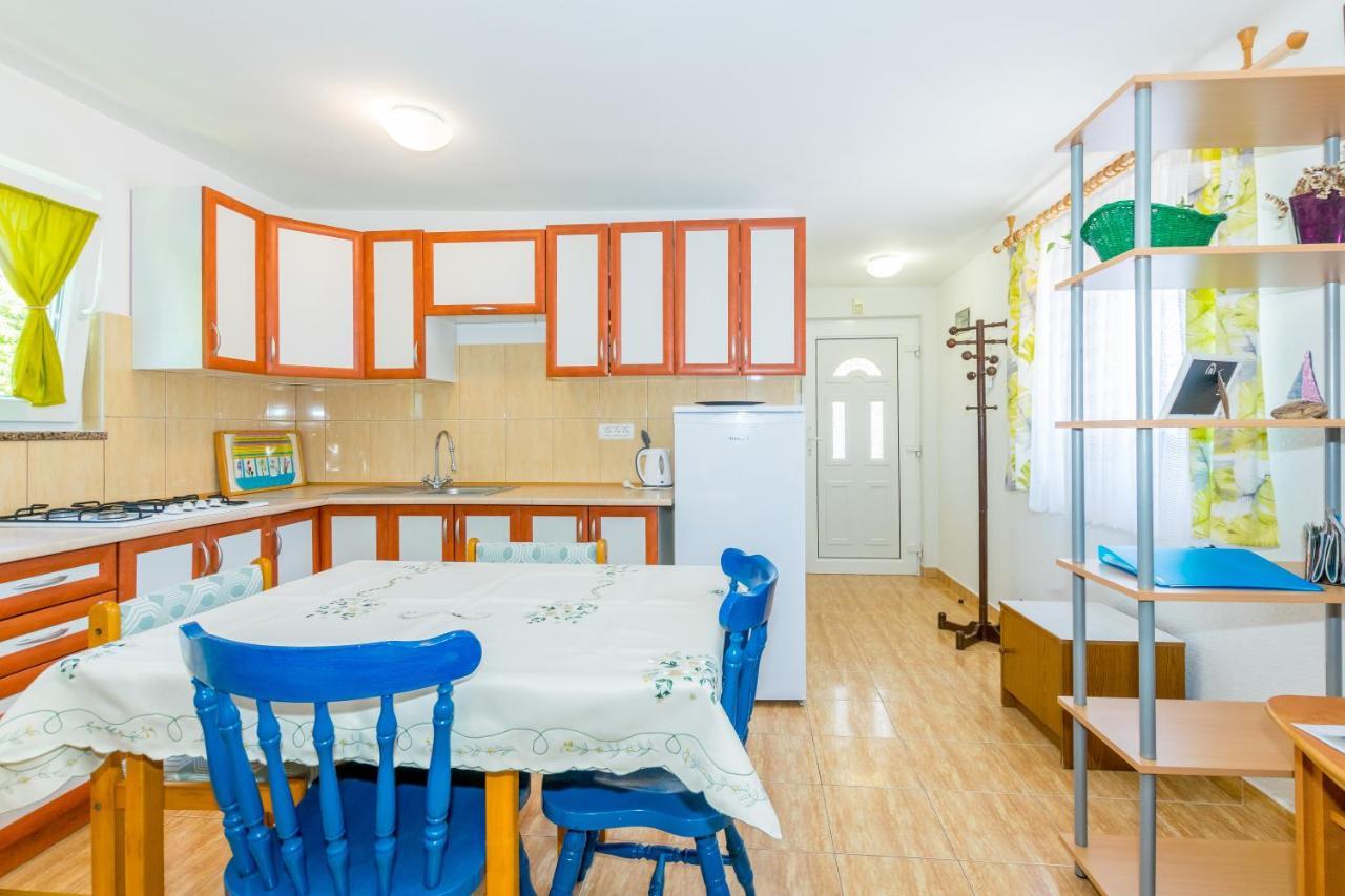 Cozy Apartments Emina Near The Sea Премантура Екстериор снимка